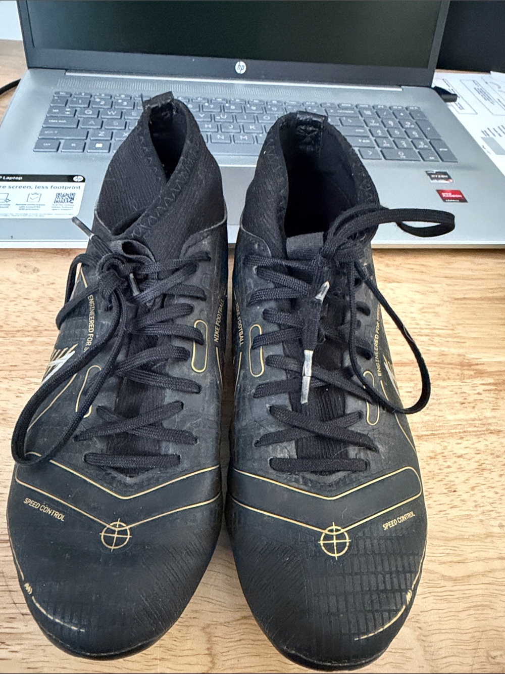 Nike boys Black Athletic Soccer Cleats with Gold Accents Size Boys 1
